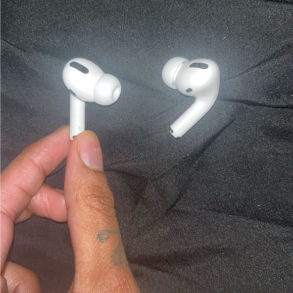 AIRPOD PROS - Picture 4 of 6